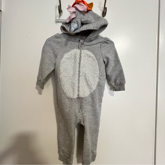 3-6 and one 6-9 month bundle. All EUC. Two old navy pieces and two cat and Jack. - Picture 2 of 11